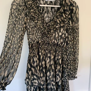 Zara klänning - Nästan aldrig använd! Köpare står för frakt🥰