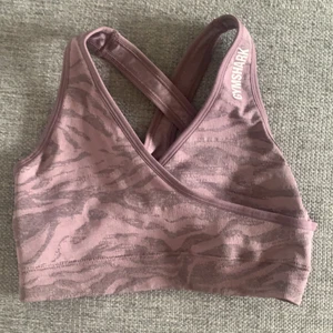 Sportbh gymshark  - Använd 3 gånger. Fint skick, för liten för mig.