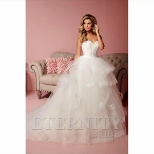 Oanvänd brudklänning  - Oanvänd brudklänning som är jätte fin , onsize från promsandweding