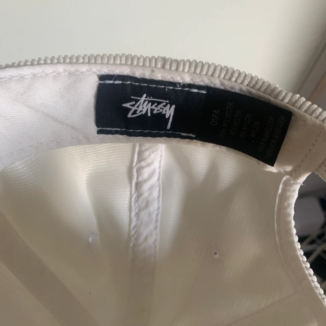 Vit stüssy keps - 90