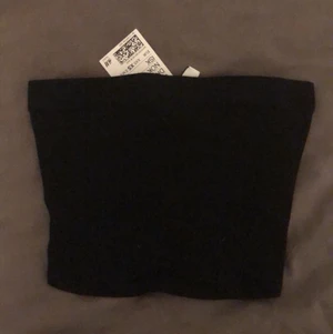 Bandeau top  - Helt nyköpta linnen som jag bara testat men de var små för mig, nypris 50kr. 1 för 35kr 2 för 60kr, skriv om ni har några frågor💓 Postas med frimärken, lite liten för mig med xs 