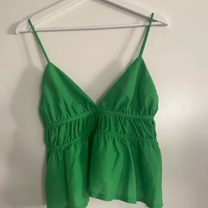 zara linne - lånad bild. Säljer detta linnet som är slut i strl S💚 prislapp kvar o oanvänt💚 bud är exklusive frakt