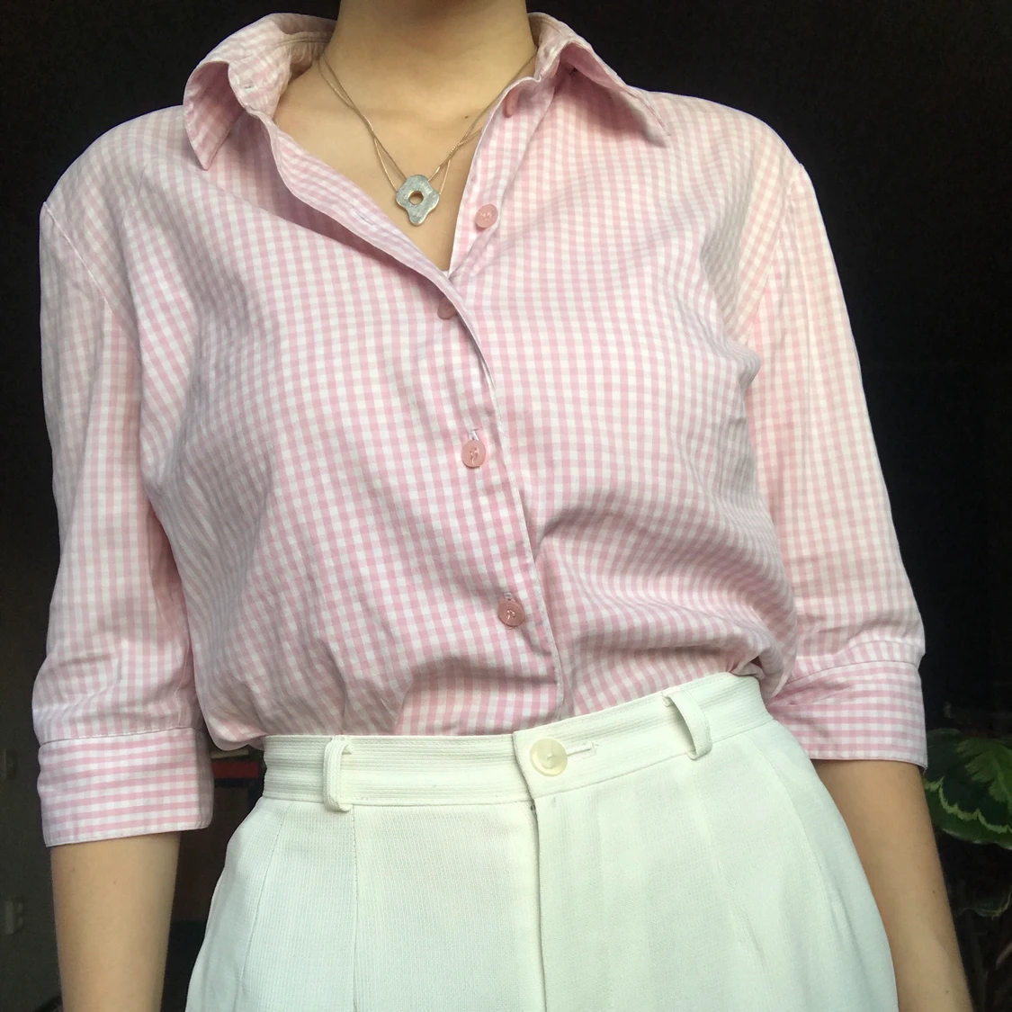Croppad second hand-skjorta
