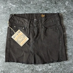 Vintage jeanskjol - Svart jeanskjol från någon liten butik, står storlek 38 men skulle säga 34/36. Helt ny och oanvänd. Betalade 199 på rean för den.