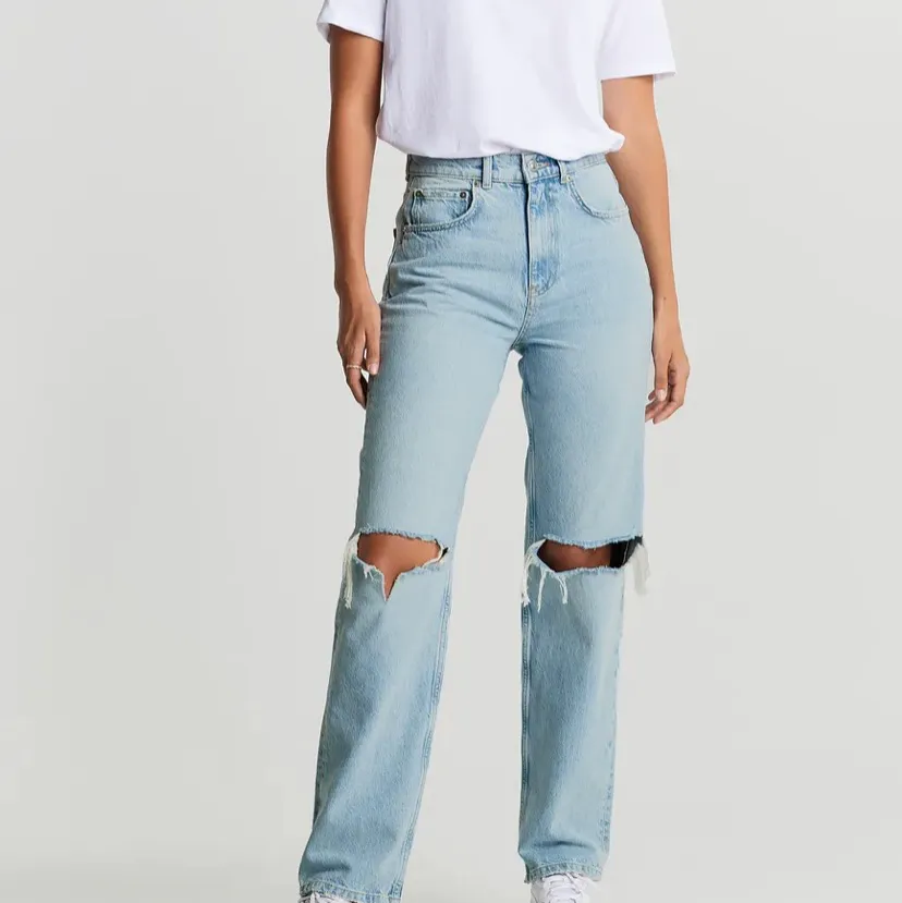 Säljer mina trendiga jeans från Gina som är slutsålda. Dem passar mig som är 166 och har storlek S/36. Dem är i bra skick. Endast använda fåtal gånger.. Jeans & Byxor.