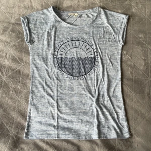 T-shirt  - Väldigt mjuk och skön T-shirt från Bizzbee.