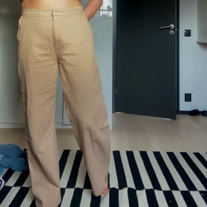 Vida byxor - Skitsnygga vida bruna byxor från Lindex storlek 42. Köpare står för frakt💕🦋