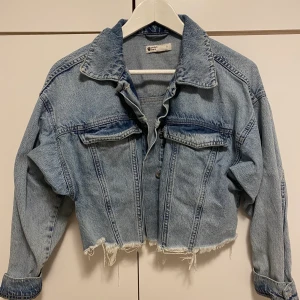 Jacka från Gina - Strl S