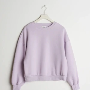 Lila tröja  - En tröja från gina har haft den kanska så länge och använt den ungefär 10 gånger 