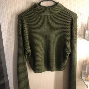 En superfin grön stickad tröja ifrån H&M i storlek xs, knappt använd. 