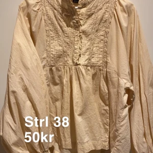 Blus  - Fin blus med eller utan knäppning 