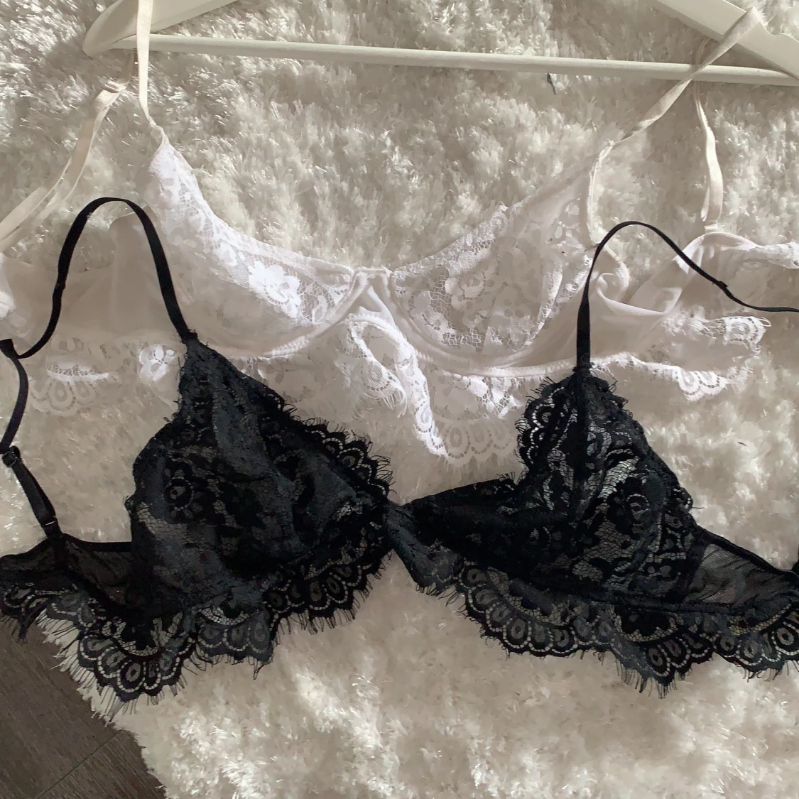 Två Blazers ! En vit och en svart!