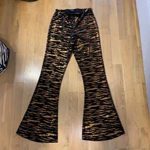 New! Velvet tiger pants size small🔥😻