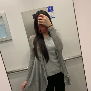 Zara kofta i storlek s - Kofta i storlek s, fin skick, finns hämta i Stockholm, kan även skicka via post