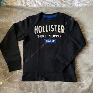 Skön sweatshirt från Hollister.