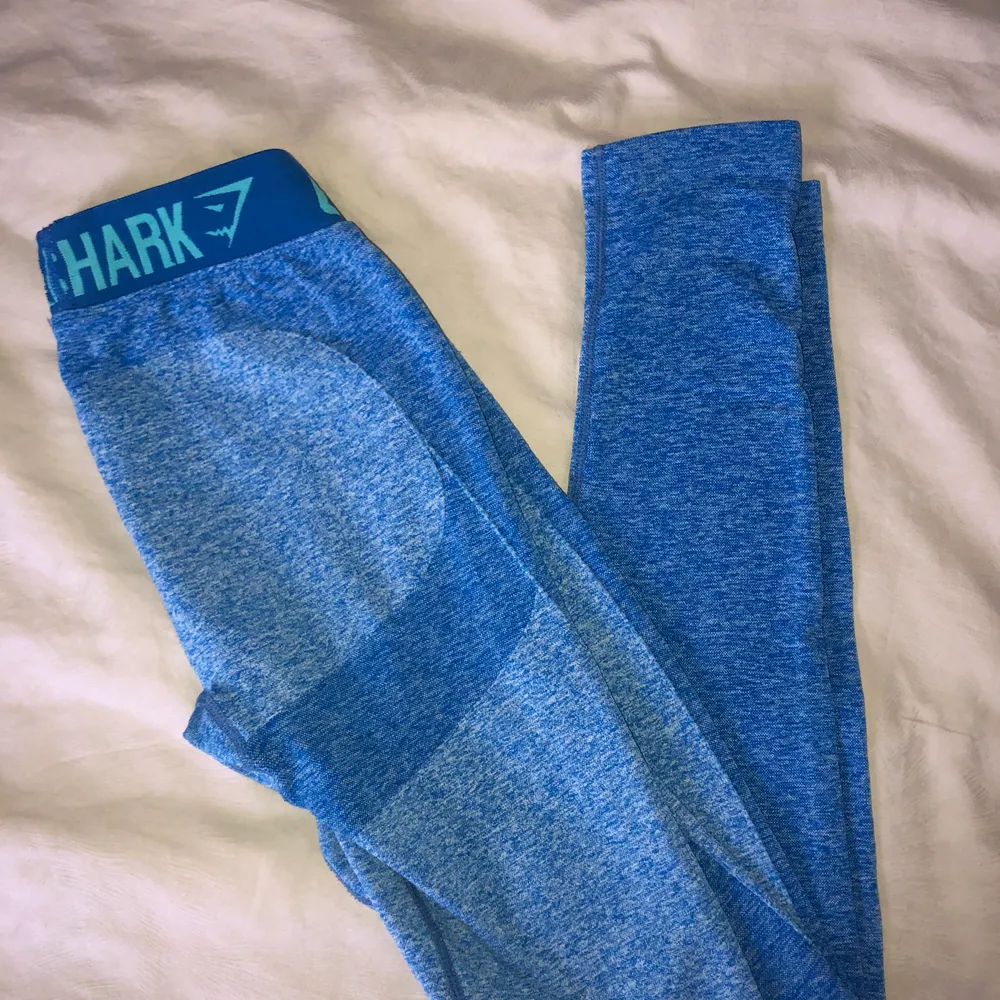 Gymshark flex leggings blue i strl s, väldigt bra skick☺️. Jeans & Byxor.