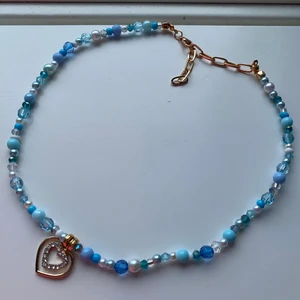 Handgjort halsband  - GRATIS FRAKT💙 @bladhsmycken på instagram 