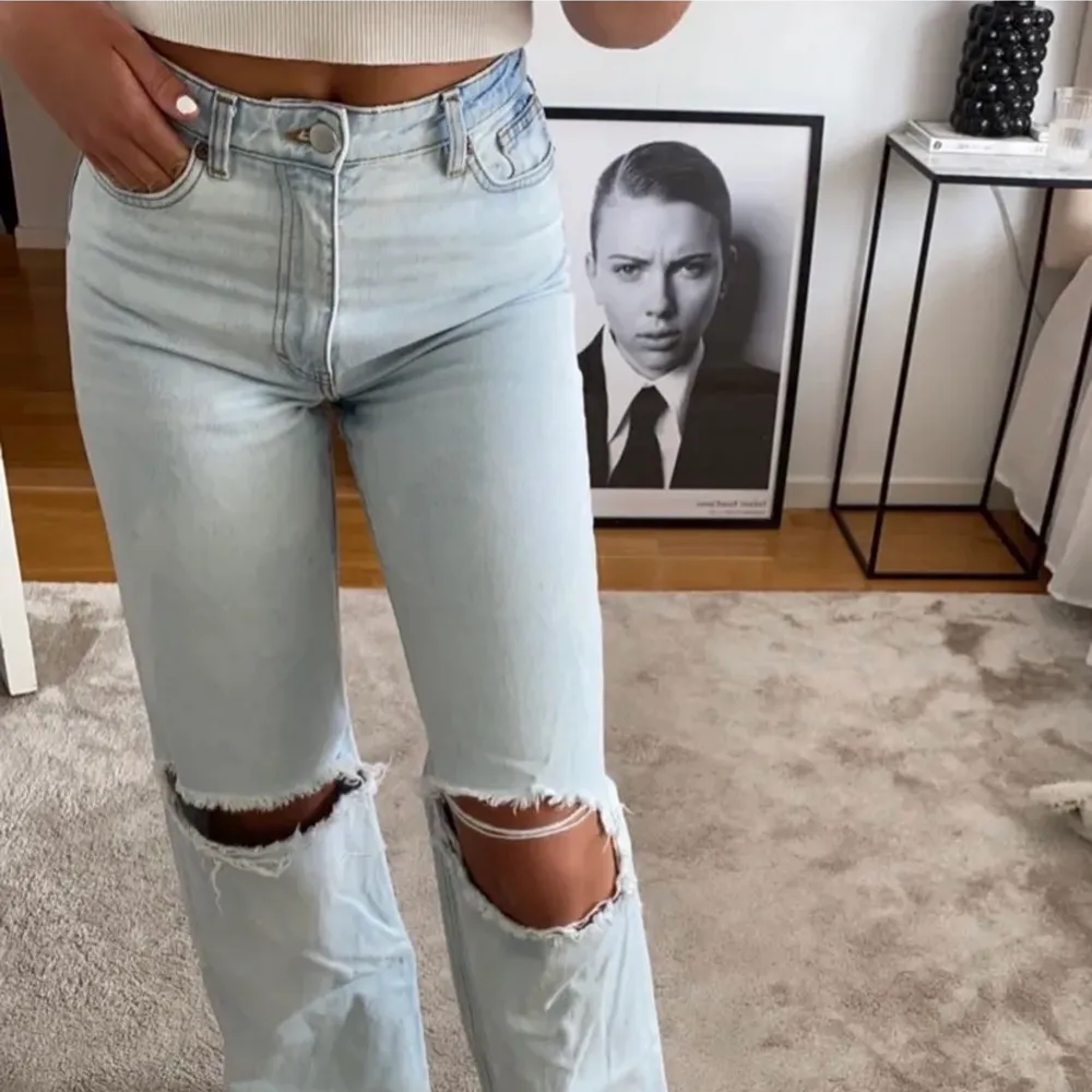  snygga raka jeans! Supersnygg passform! Köparen står för frakt . Jeans & Byxor.