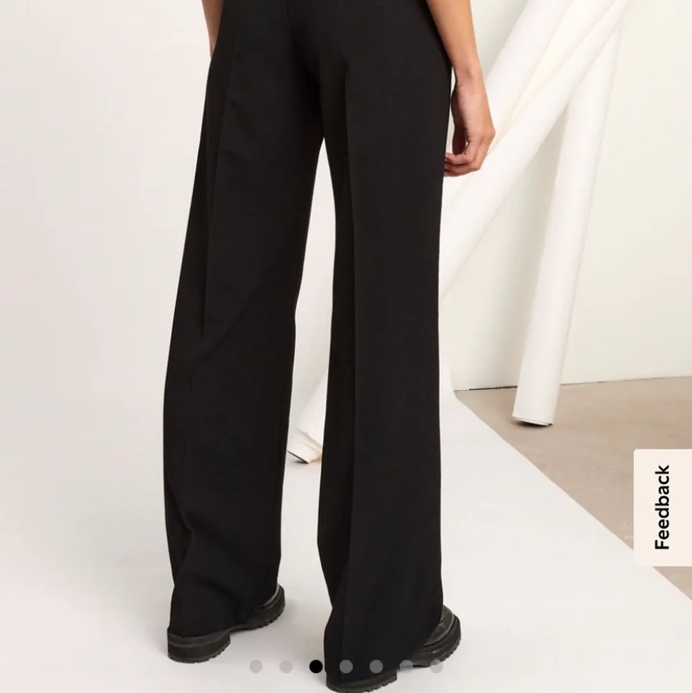 Super snygga kostymbyxor från Lindex som heter fiona, köpta för 499 och kommer tyvärr inte till användning. Köpare står för frakt❤️. Jeans & Byxor.