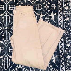 VIDA JEANS - ljusbeiga vida jeans från monki! 150kr inklusive frakt, bra skick! jag är 170 