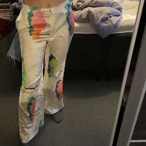 Byxor - Aldrig använda. Lite genomskinliga så mörka trosor kan synas