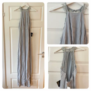 Aftonklänning - Isblå aftonklänning fr. Nly Eve med lapparna kvar. 