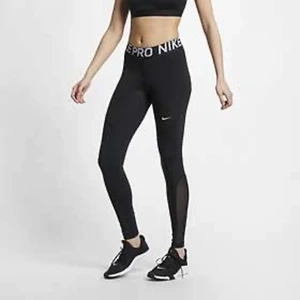 Nike träningstights  - Använda max 5 gånger, bra fina Nike tights 