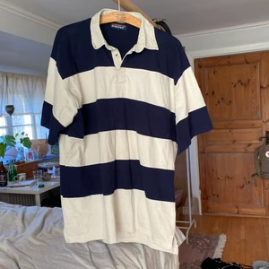 Oversized tshirt  - Köpte denna på beyond retro för några år sen men den har inte kommit till användning, bra skick och super skön💕 Skriv om du har frågor eller funderingar:)