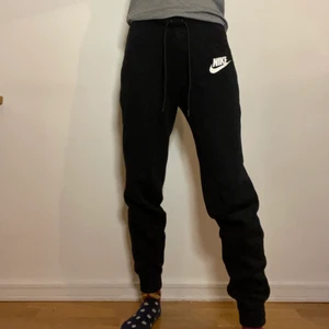 Nike Sweats XS - String has a minor flaw