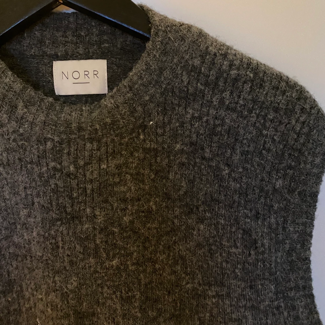 Stickad ullväst  - 90