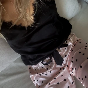 Pjamas set  - Pjamas set med linne, långa byxor och shorts. Tunt och mjukt material. Nytt 