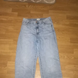 Blå jeans från Lindex - Blå jeans från Lindex bra sick snygga. Storlek 42 
