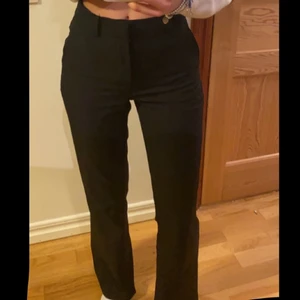 bikbok kostymbyxor - sjukt snygga kostymbyxor från bikbok som passar till ALLT!