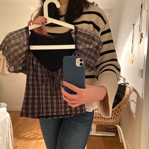 Urban Outfitters topp  - Topp köpt på Urban Outfitters, knappt använd. Funkar att använda utan bh!💞 Nypris: 400 kr