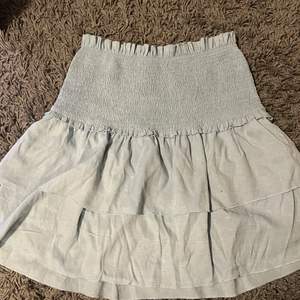 Sommar kjol som är köpt på SHEIN och som inte används använt ca 5 gånger. Priset kan diskuteras