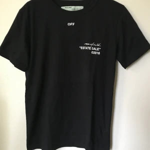 Women’s Off White x Maxfield Tee - Women’s Off White x Maxfield T-Shirt  Size small, regular small fit.  Excellent condition, brand new unworn.  DM if you need exact size measurements.   Buyer pays for all shipping costs. All items sent with tracking number.   No swaps, no trades, no offers. 