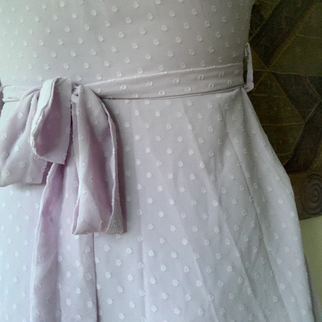 Lila prickig klänning - 90