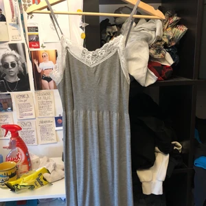 Nattlinne - Nattlinne men hade lätt kunnat användas som klänning. Använt en gång. Storlek XS/S men är lite stor i storlek