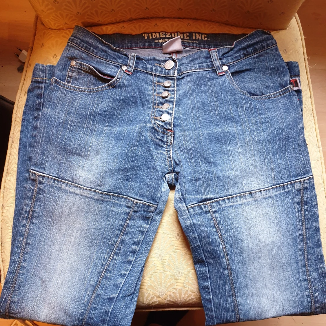 Snygga detaljer elastiska jeans
