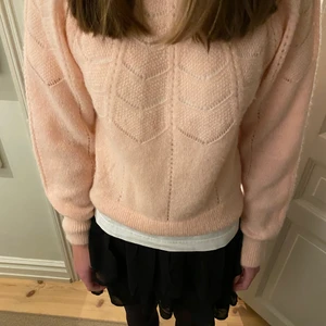 Stickad tröja från & Other stories  - En så fin stickad tröja från & Other stories , älskar färgen och mönstret !!💓💓