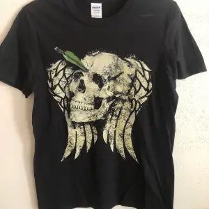 Walking Dead Daryl Dixon Skull Head T-Shirt  Size small, men’s fit.  New unworn condition, no flaws or damage.  DM if you need exact size measurements.   Buyer pays for all shipping costs. All items sent with tracking number.   No swaps, no trades, no offers. 