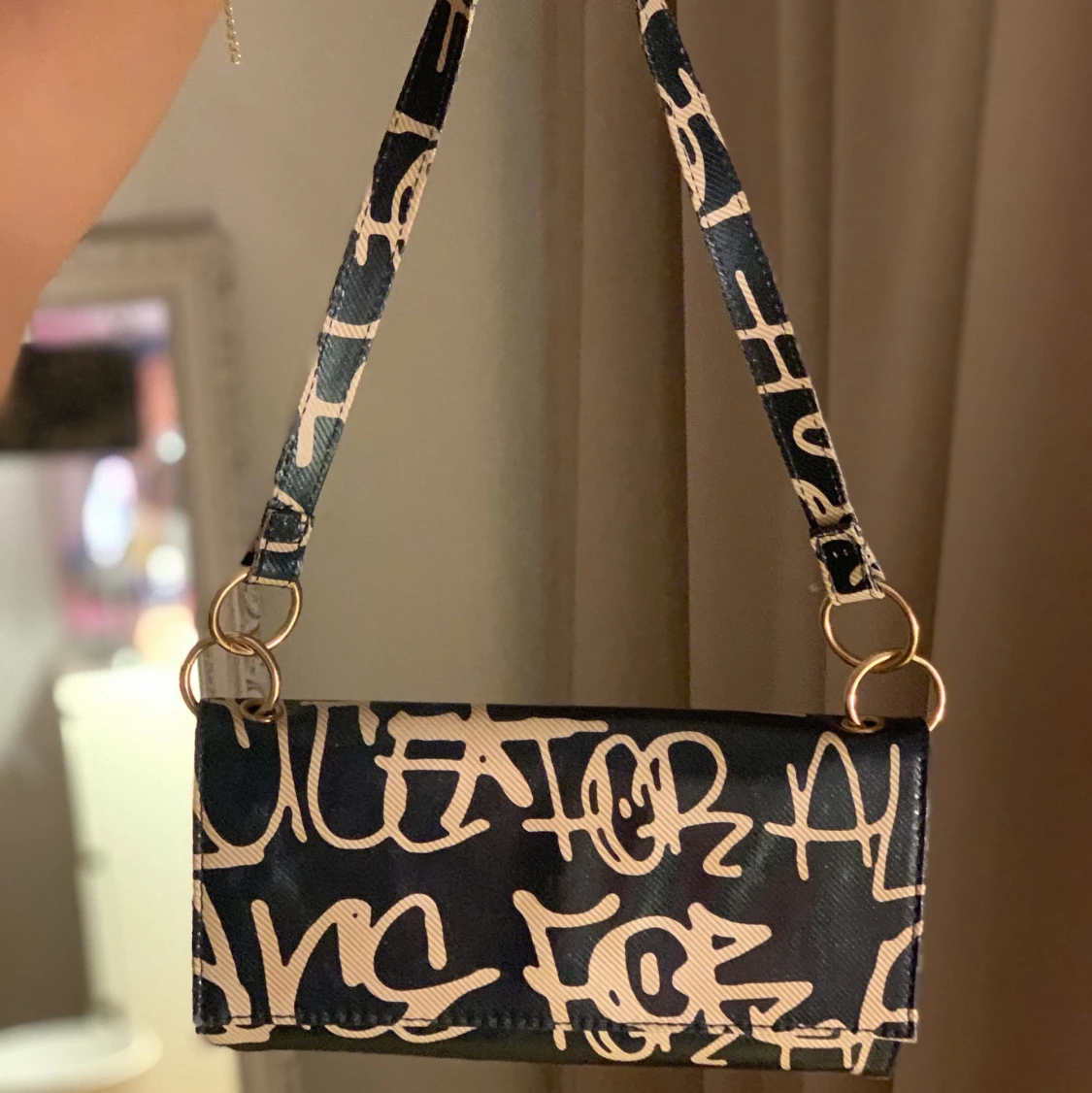 Mönstrad shoulderbag