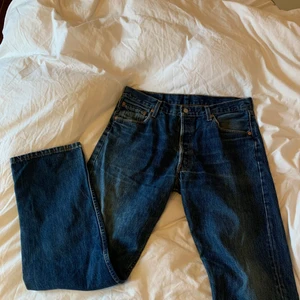 Levi’s jeans 501 - Skit snygga lågmidjade byxor från Humana❤️ det står strider är W 36 men tror dom är insydda eftersom dom känns mindre🥰