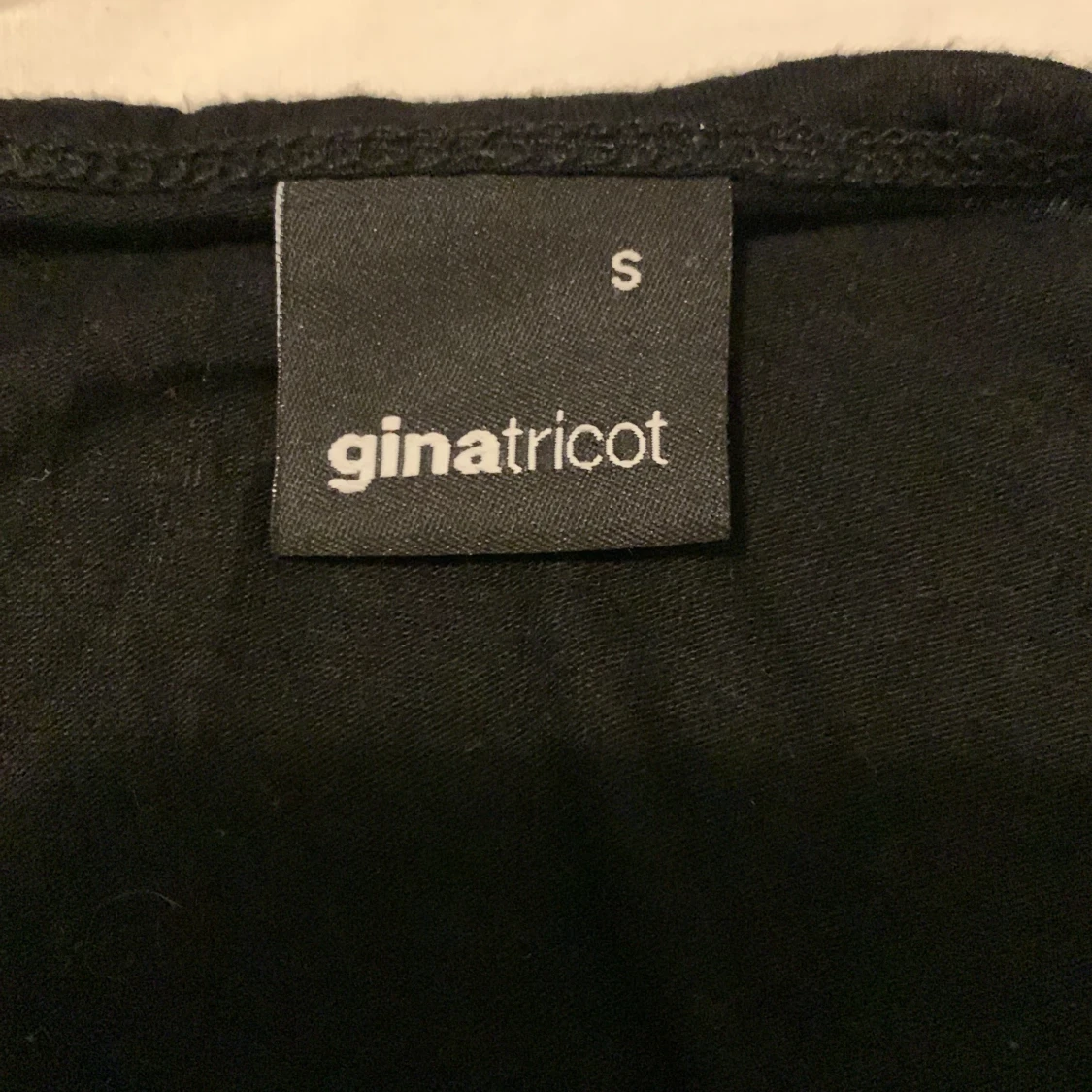 Svart tshirt med tryck - 91