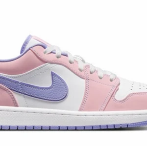 jordan 1  - intresse koll på min pastell lila och rosa jordans som jag köpt från footlocker 