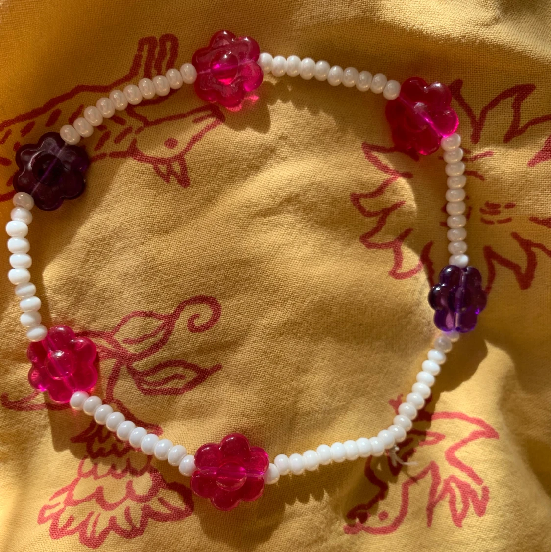 Blommigt pärlhalsband!❤️ - 90