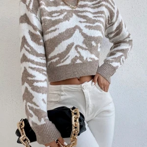 Tröja - En såå fin, skön och snygg tröja som är helt ny och oanvänd. Storlek S💕