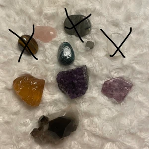 KRISTALLER - Massa kristaller till salu. Skriv privat om ni har frågor om kristallerna eller deras egenskaper💕💕 Det blir billigare desto fler man köper😘😘