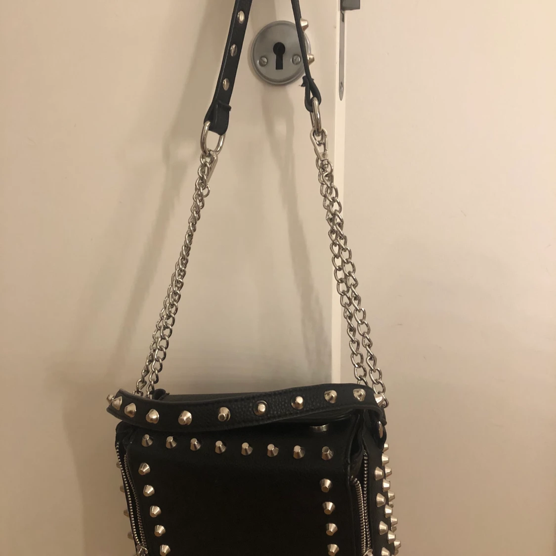 Väska med nitar - 90