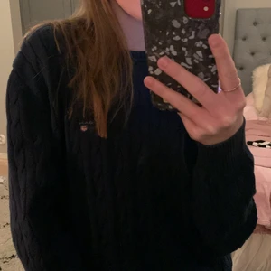 Gant - En tröja ifrån GANT i fin skick! Är i storlek 170 men passar XS-M beroende på hur man vill att den ska sitta!❤️mer information så får man skicka privat! Original pris är 1300 men säljer för mycket billigare